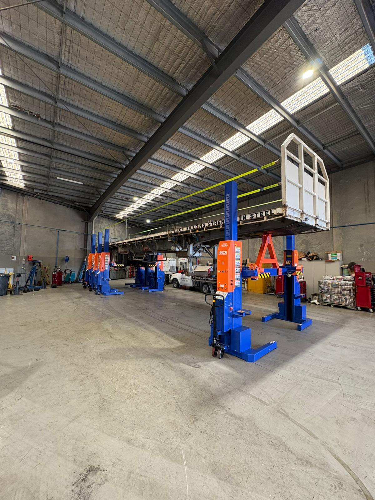 Inca Lift mobile columns with trailer